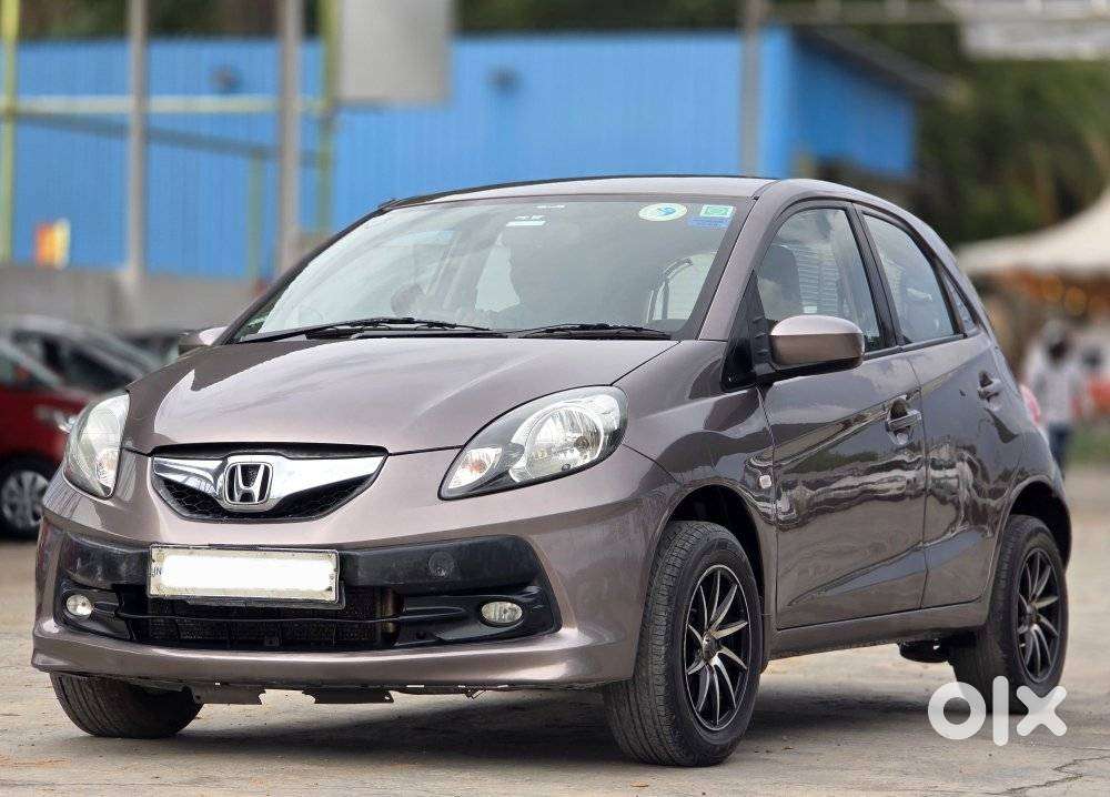 Honda Brio V Mt, 2013, Petrol