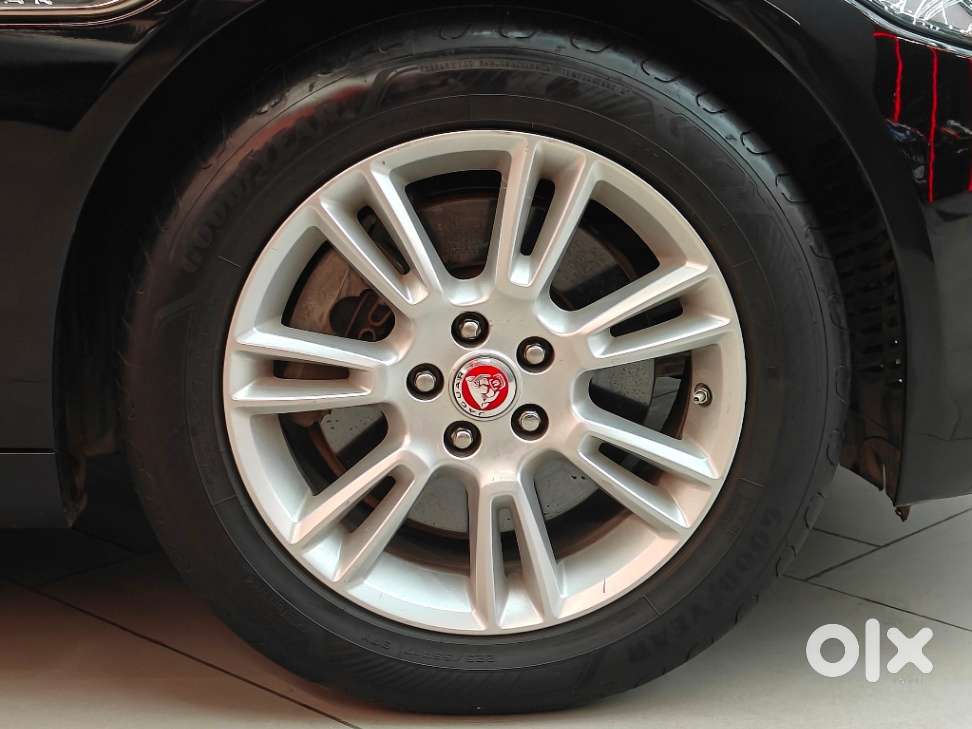 Jaguar Xe Portfolio, 2019, Petrol