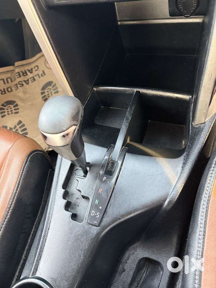 Toyota Innova Crysta 2.8 Zx At 7 Seater, 2016, Diesel