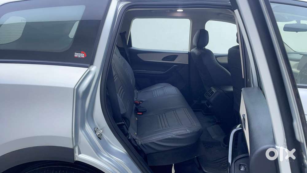 Mahindra Xuv700 2.0 Ax 5 Petrol Mt Str, 2021, Petrol