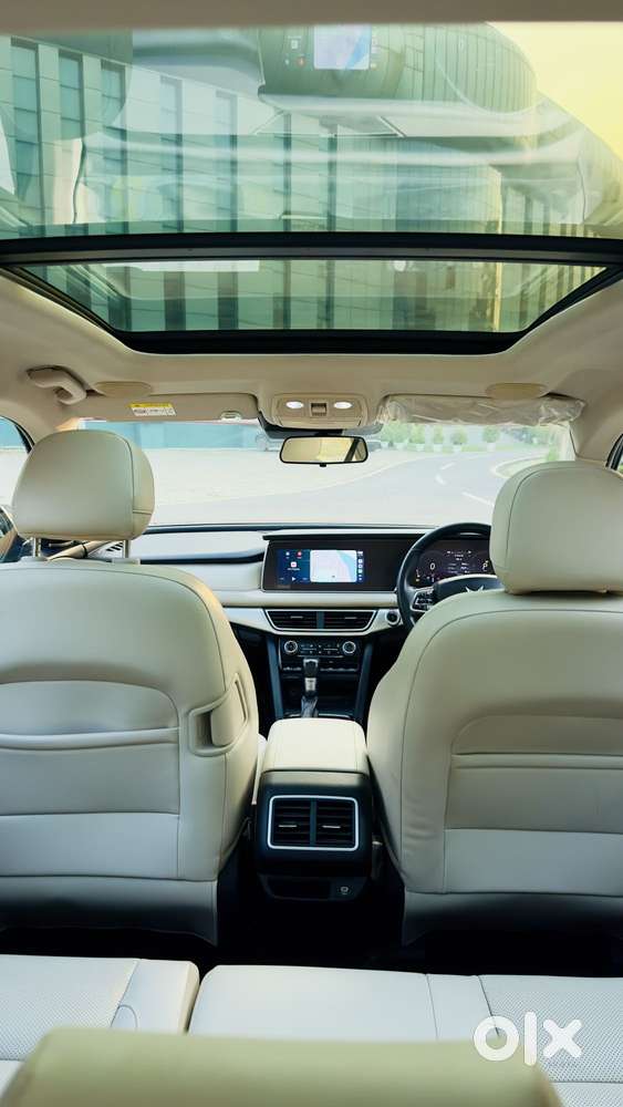 Mahindra Xuv700 2.2 Ax 7 Diesel At Luxury Pack Str Awd, 2022, Diesel