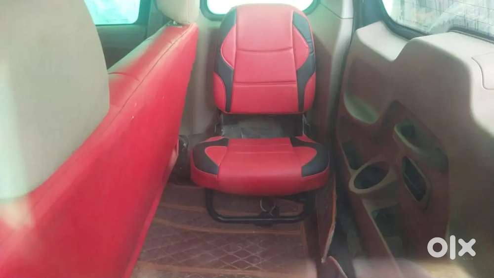 Mahindra Tuv 300 T8