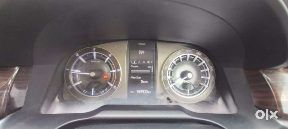 Toyota Innova 2.5 Vx 8 Seater Bs Iv, 2017, Diesel