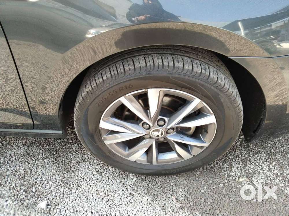 Skoda Slavia 1.0 Tsi Style At, 2023, Petrol