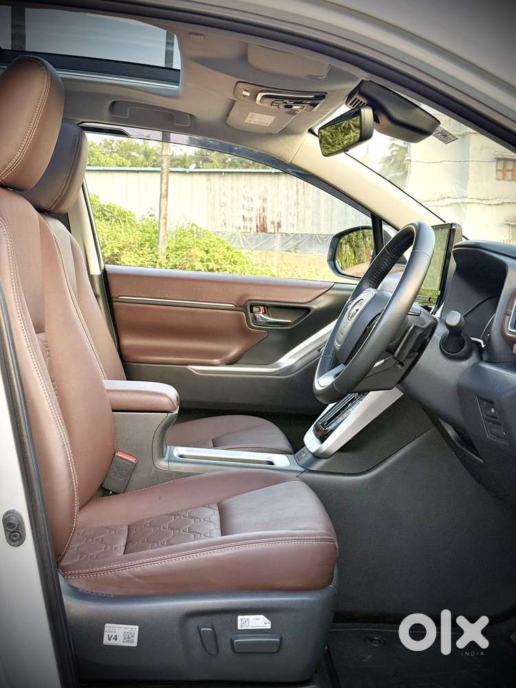 Toyota Innova Hycross 2.0 Zx (o) Hybrid 7 Str, 2025, Petrol