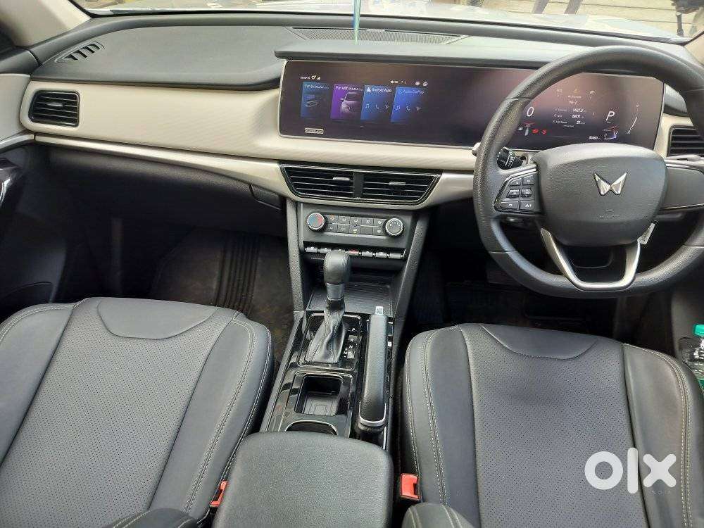 Mahindra Xuv700 2.0 Ax 5 Petrol At Str, 2022, Petrol