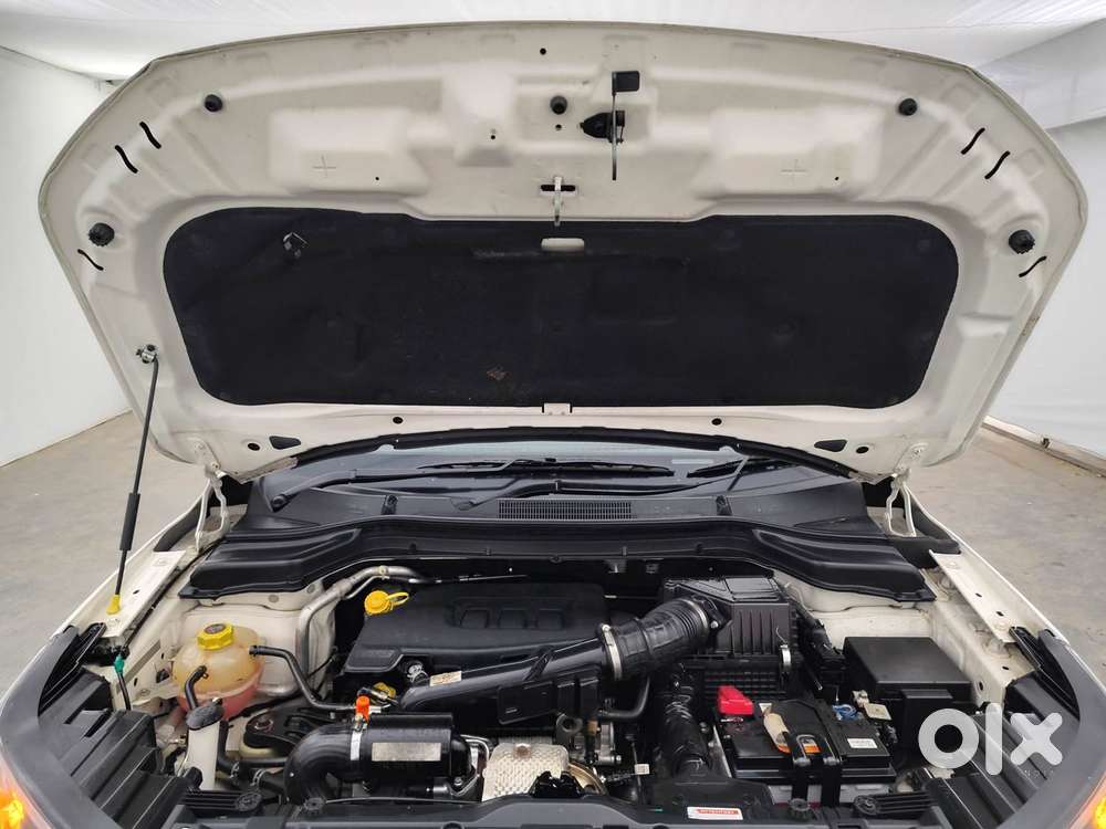 Mahindra Xuv300 1.2 W8 (o) Amt Petrol, 2023, Petrol