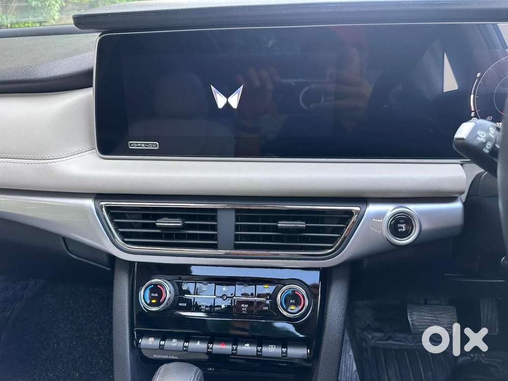 Mahindra Xuv700 2.0 Ax 7 Petrol At Str, 2025, Petrol