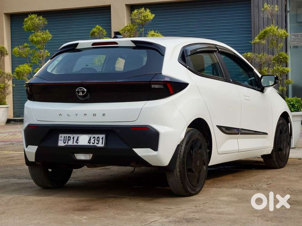 Tata Altroz, 2025, Petrol