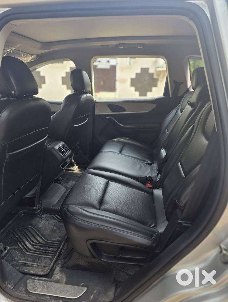 Mahindra Xuv700 2.2 Ax 5 Diesel At 7 Str, 2023, Diesel