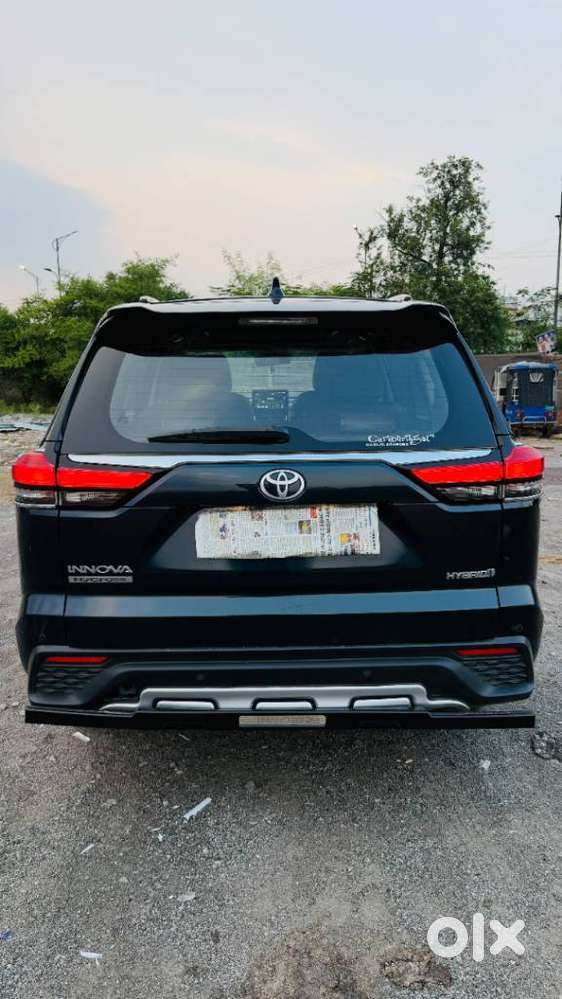 Toyota Innova Hycross 2.0 Vx (o) Hybrid 8 Str, 2025, Petrol