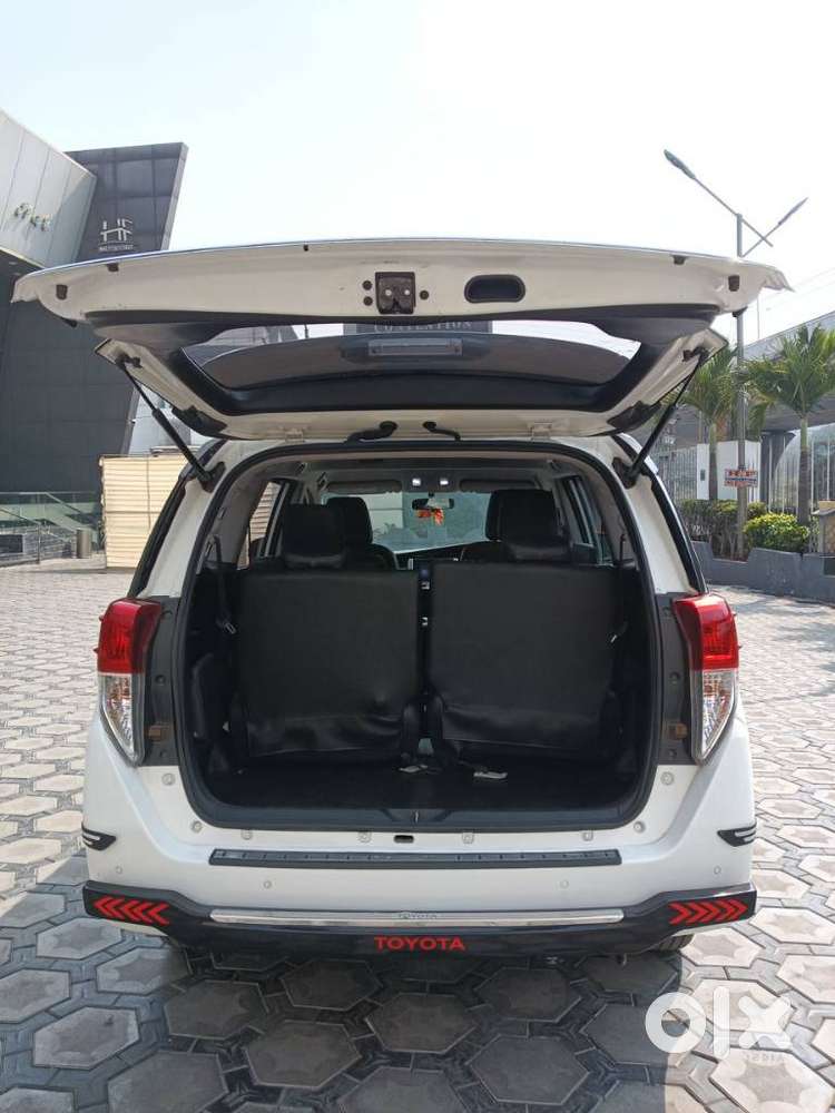 Toyota Innova Crysta 2.8 Gx At, 2019