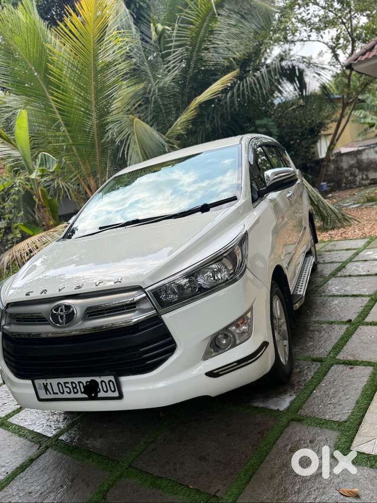 Toyota Innova Crysta 2.8g Automatic, Diesel, 6 Seater
