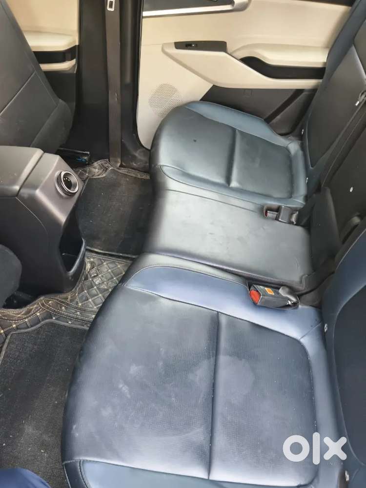 Kia Carens 2025 Petrol Well Maintained