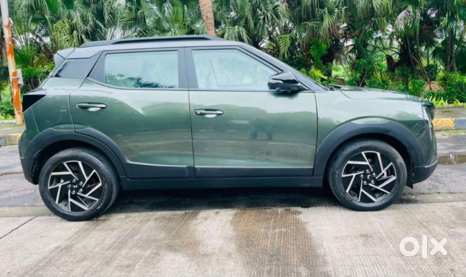 Mahindra Xuv 3xo Ax7l 1.2 Petrol At (pg), 2025
