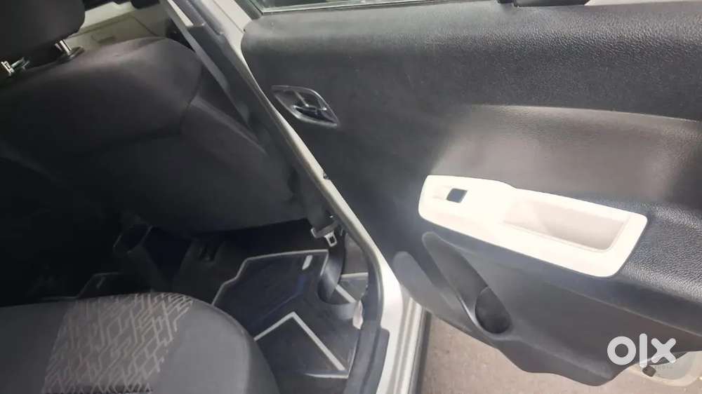 Maruti Suzuki Ignis Zeta Amt (automatic)  Silver  Low Km (~35,500 Km