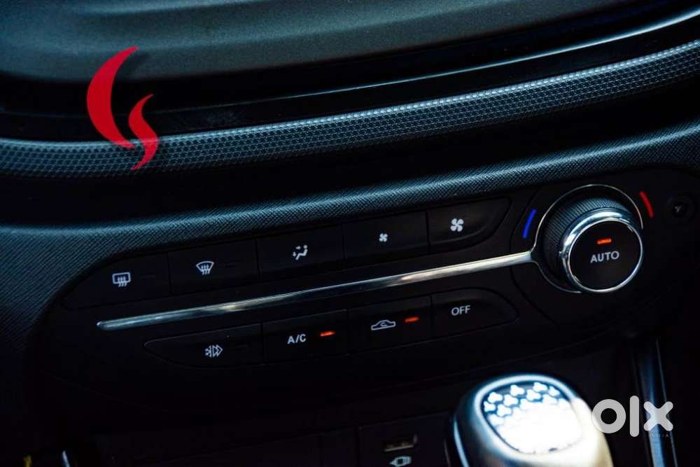 Tata Altroz 1.2 Xza Plus Dark Edition Dct, 2023, Petrol