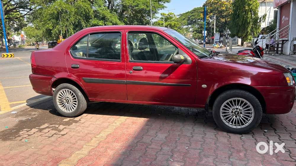 Ford Ikon.