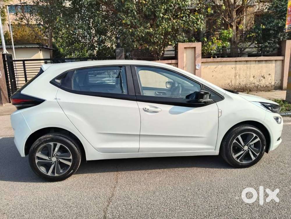 Tata Altroz Xz, 2025, Petrol