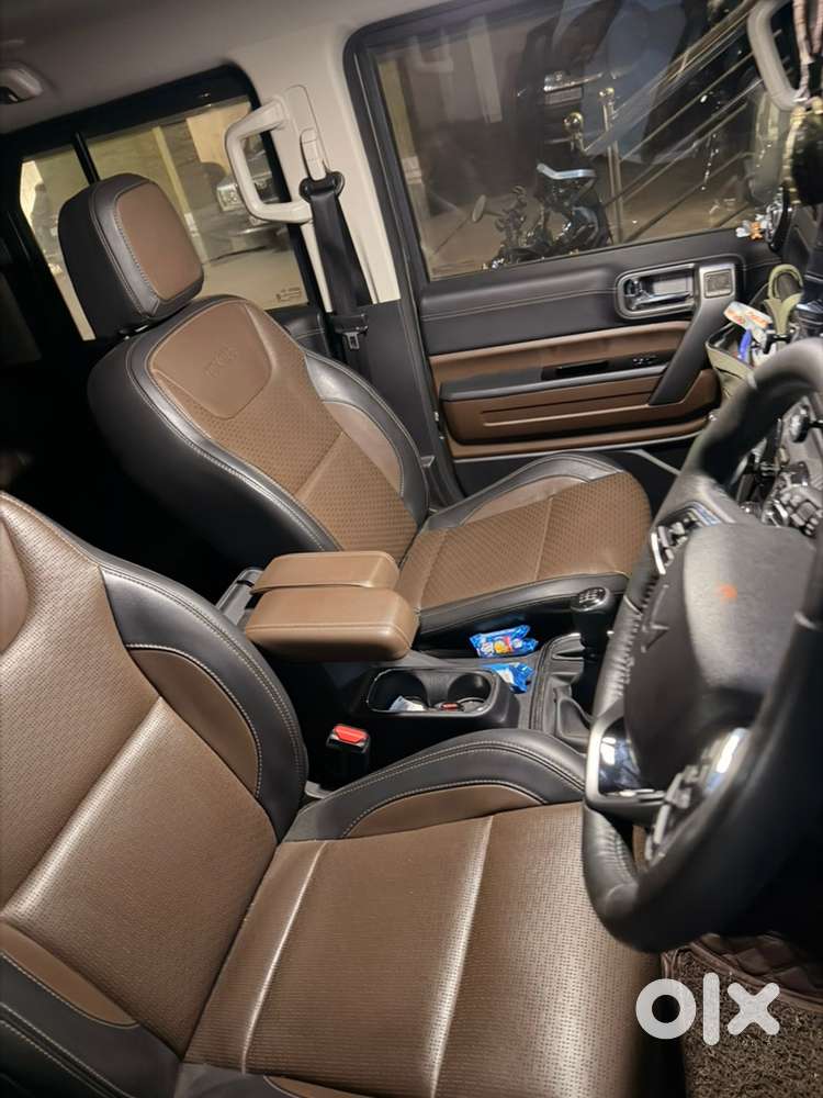 Mahindra Thar Roxx 2025 Diesel Mt 4x4 Ax7l Mocha Brown Interiors