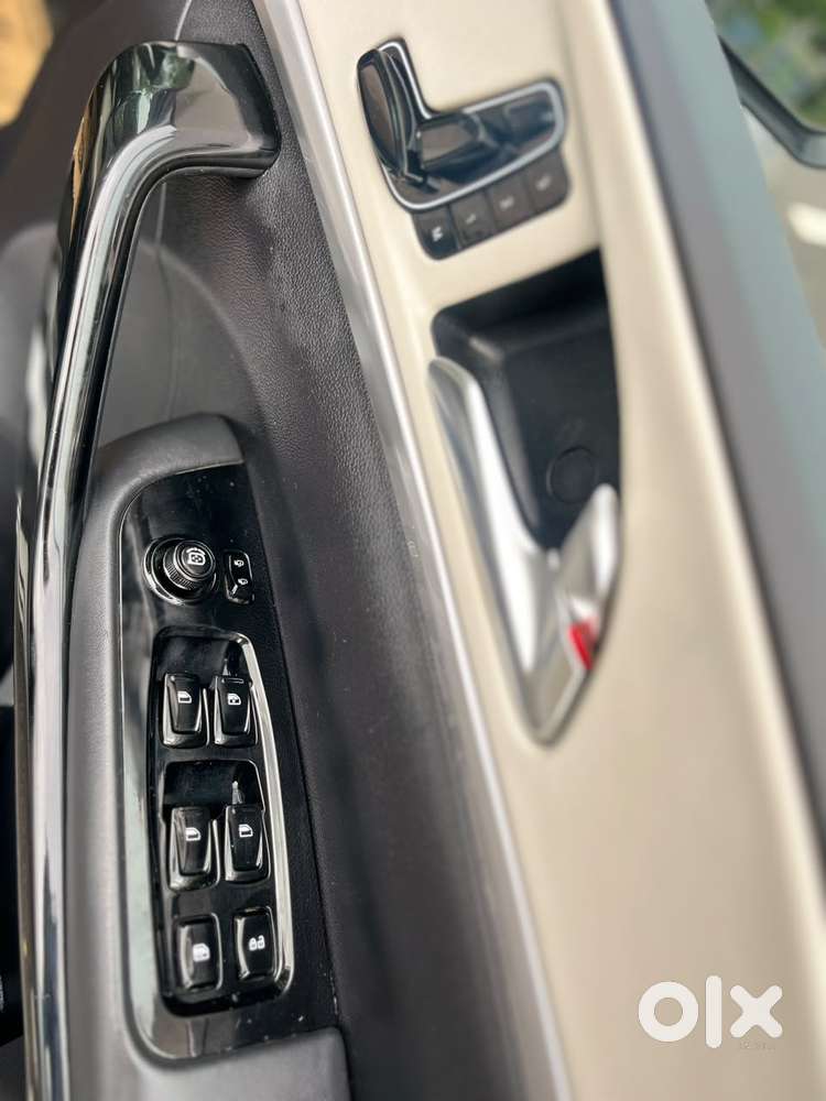 Mahindra Xuv700 2.2 Ax 7 Diesel At Luxury Pack Str, 2022, Diesel