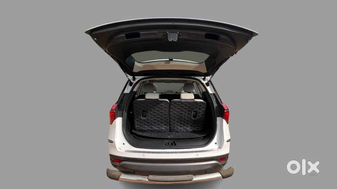Mahindra Xuv700 2.0 Ax 7 Petrol At Str, 2024, Petrol