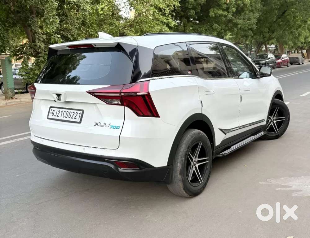 Mahindra Xuv700 2.0 Ax 5 Petrol At Str, 2022, Petrol