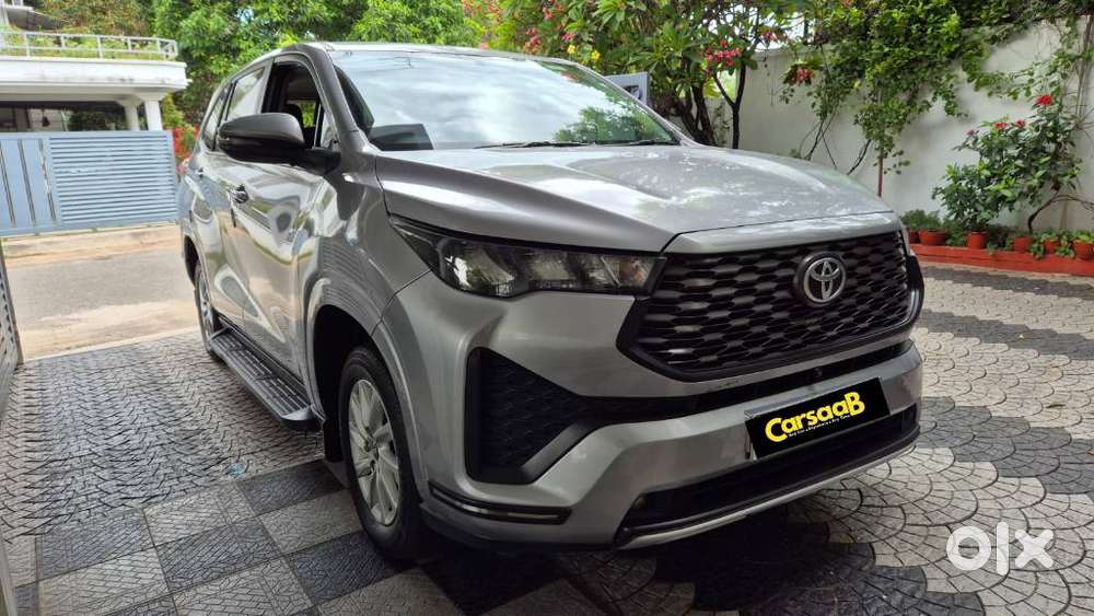 Toyota Innova Hycross, 2023, Petrol