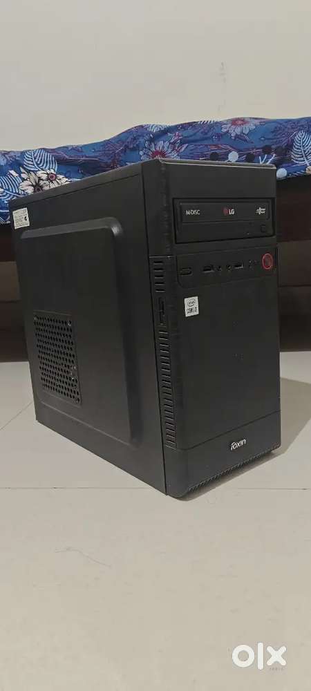 Desktop PC &ndash; i3 | 8GB RAM | 1TB HDD
And in the description: Graphics: