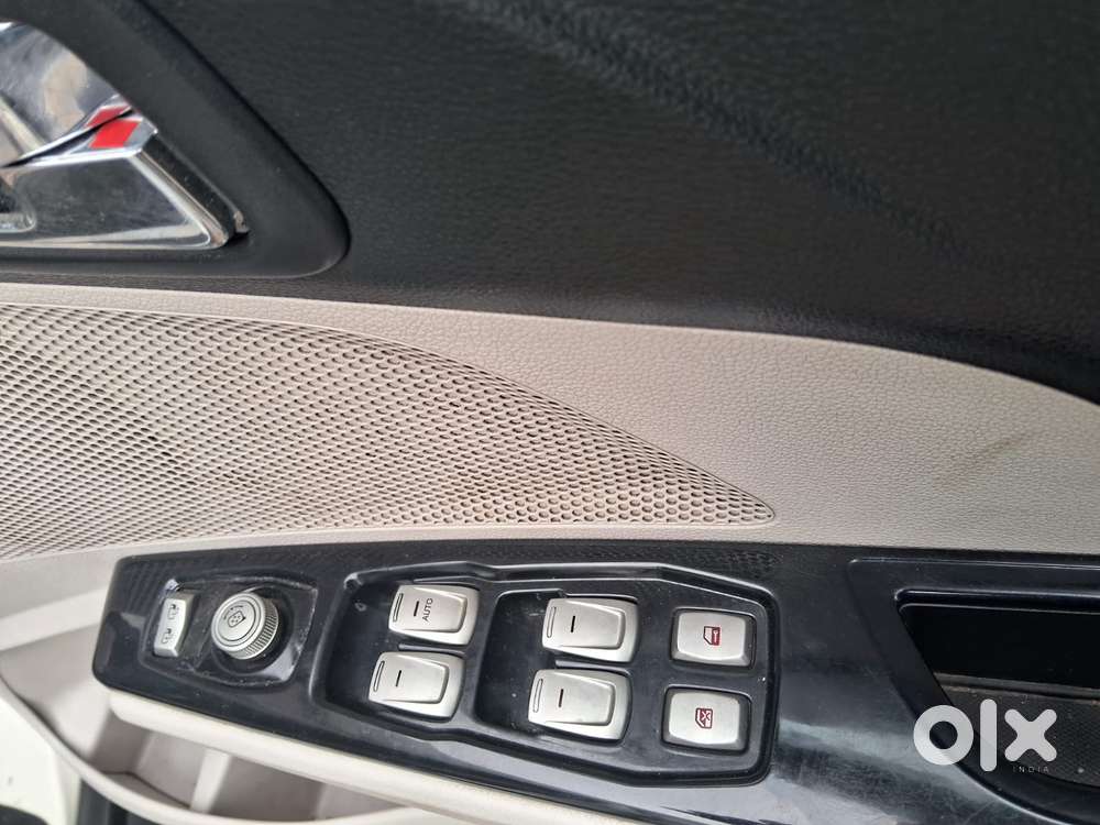 Mahindra Xuv300 W8, 2022, Petrol