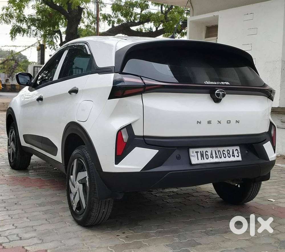 Tata Nexon, 2025, Petrol