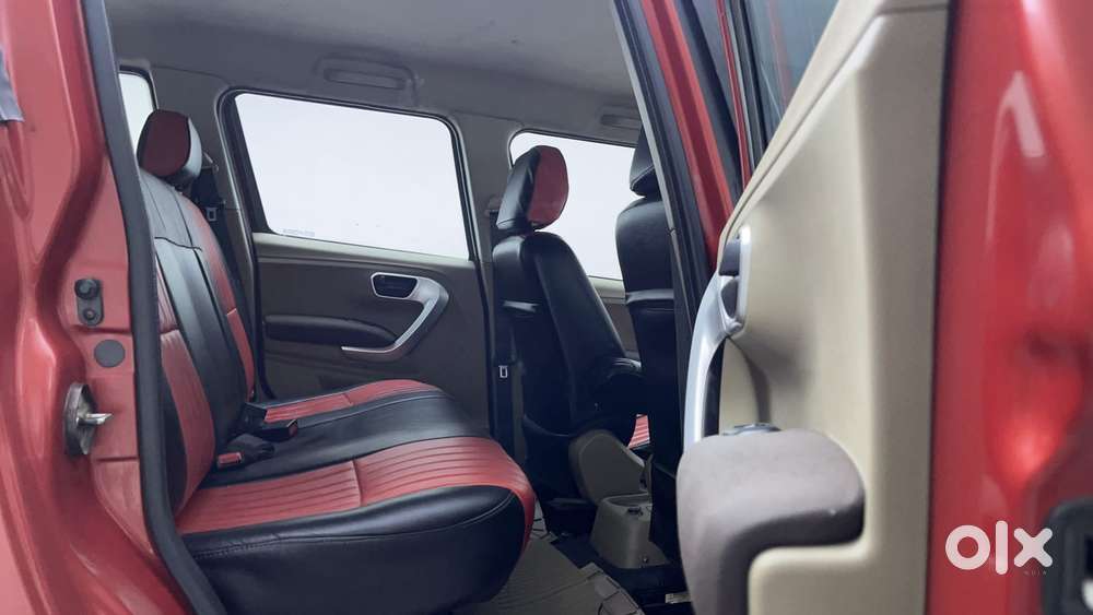 Mahindra Tuv 300 Mhawk100 T8 Dual Tone, 2016, Diesel