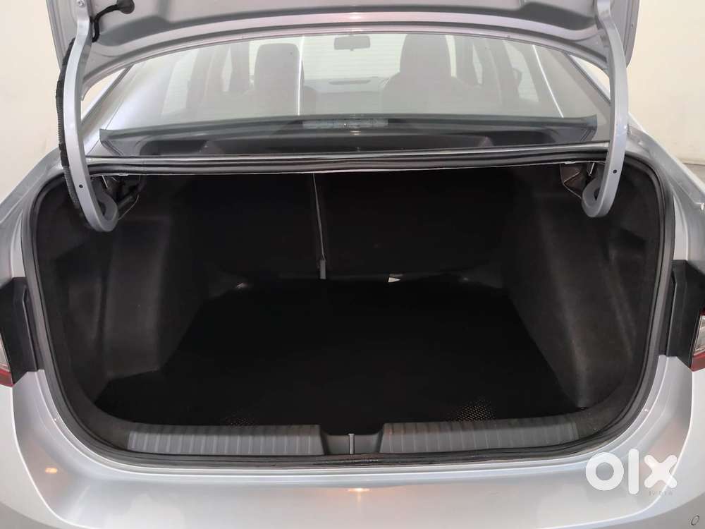 Skoda Slavia Ambition 1.0l Tsi Mt, 2023, Petrol
