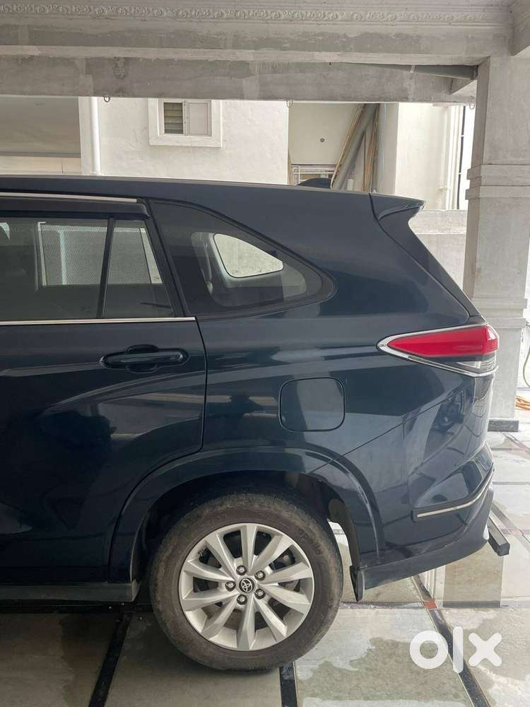 Toyota Innova Hycross (2023)
