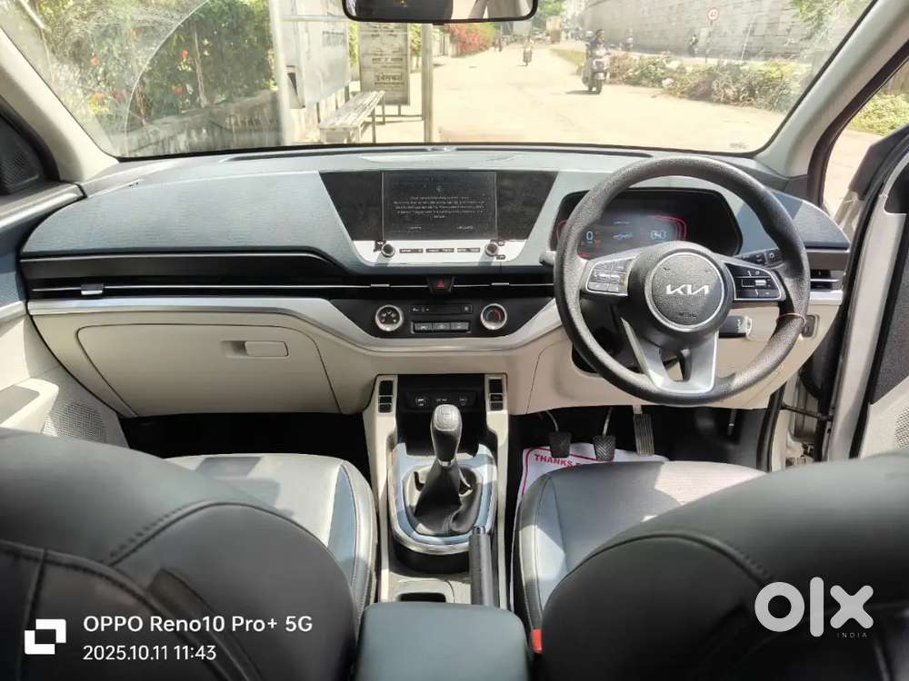 Kia Carens 2025 Petrol Well Maintained
