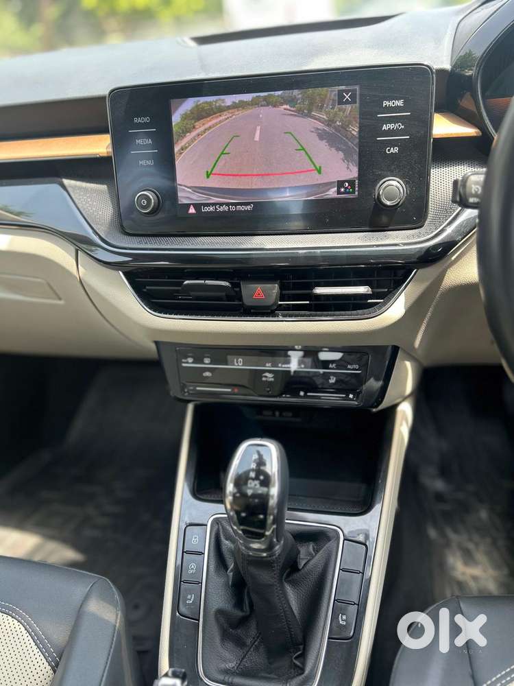 Skoda Slavia 1.0 Tsi Style At, 2023, Petrol