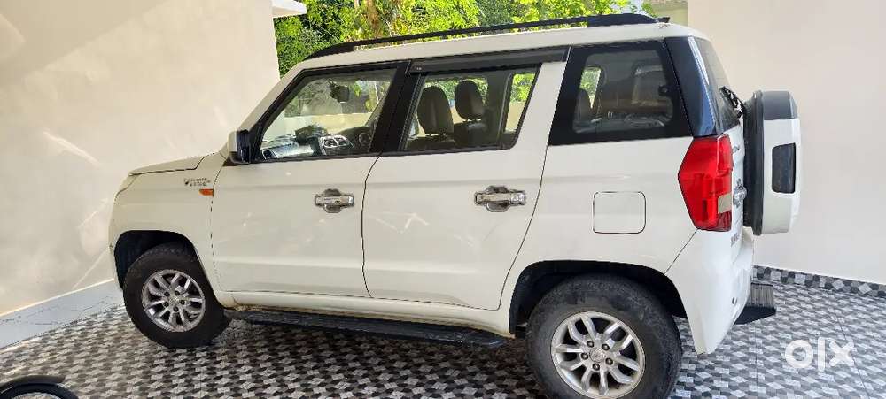 Mahindra Tuv 300 2016 Automatic Diesel Well Maintained Top Model