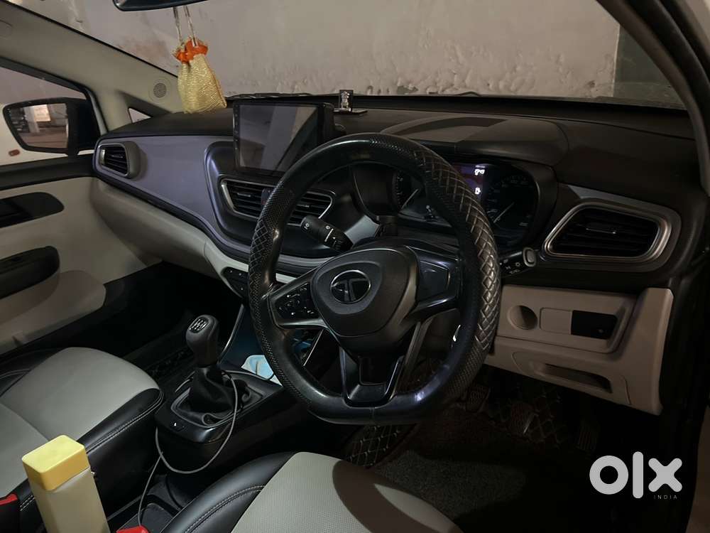 Tata Altroz Petrol 2024