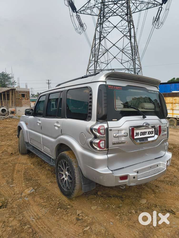 Mahindra Scorpio S10, 2016