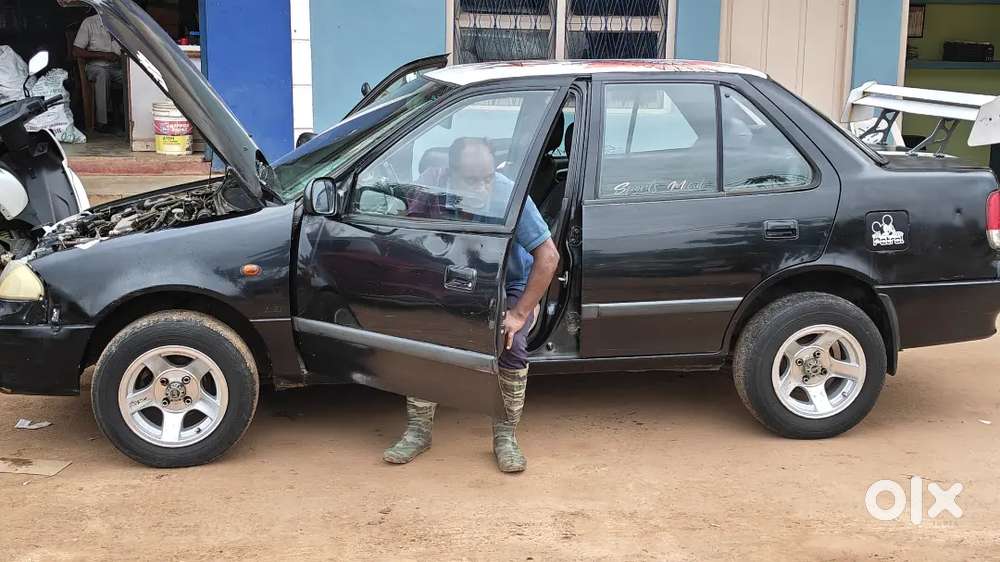Maruti Suzuki Esteem Lxi 2005