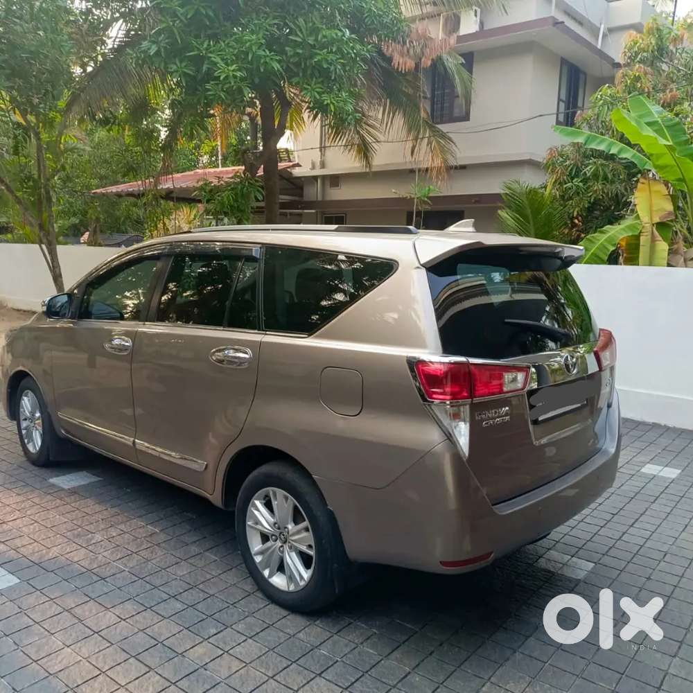Toyota/innova Crysta