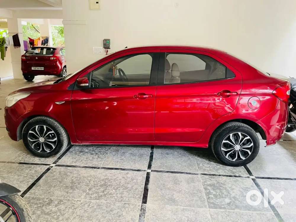 Full Insurance Upto 2027 Jan
Meilage In City 25 Highway 30  Alr