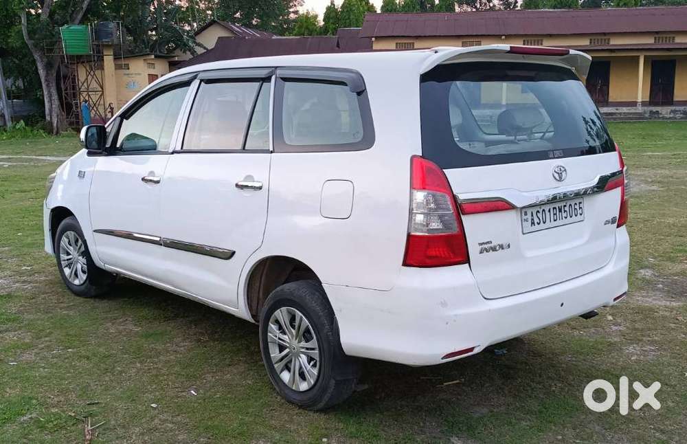 Toyota Innova Crysta, 2011