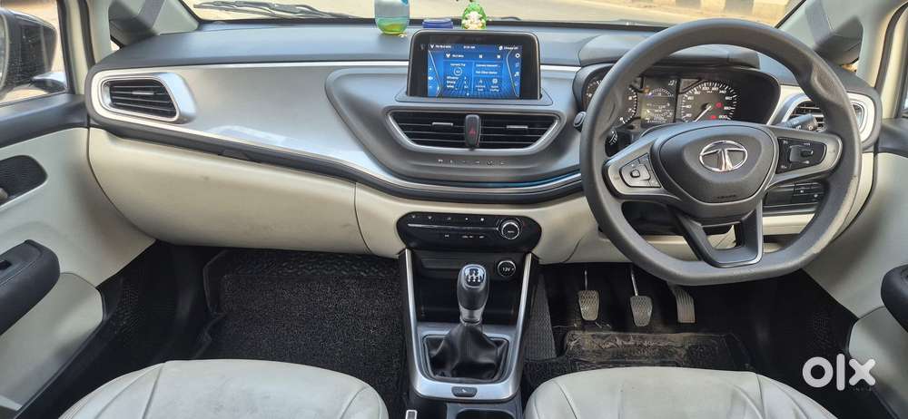 Tata Altroz Xz, 2023, Petrol