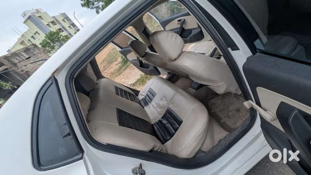 Volkswagen Polo Petrol Manual 2011