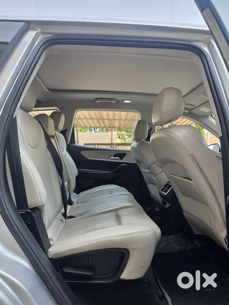 Mahindra Xuv700 2023 Petrol Well Maintained