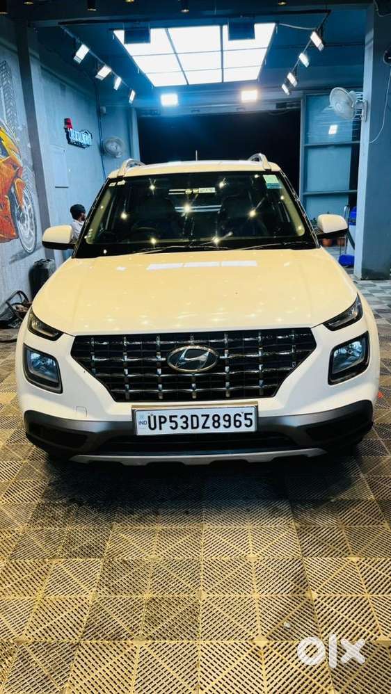 Hyundai Venue 2021 Petrol 23800 Km Driven