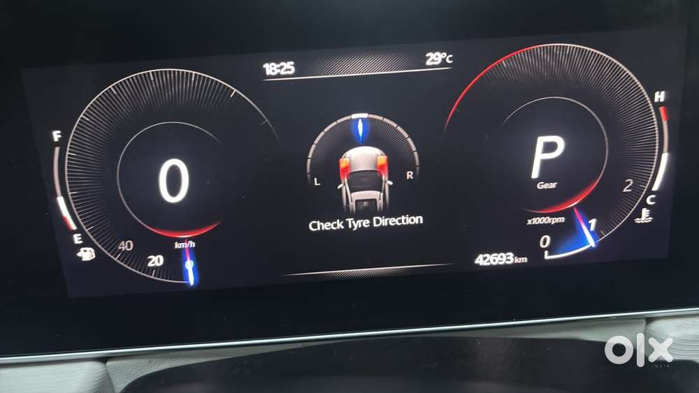 Mahindra Xuv700 2.0 Ax 3 Petrol At 5 Str, 2023, Petrol
