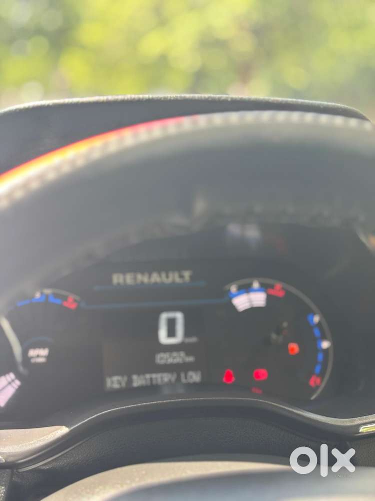 Renault Triber Rxz, 2023, Petrol