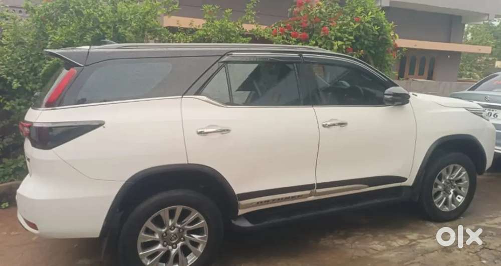 Toyota Fortuner Legender 2023 Suv
